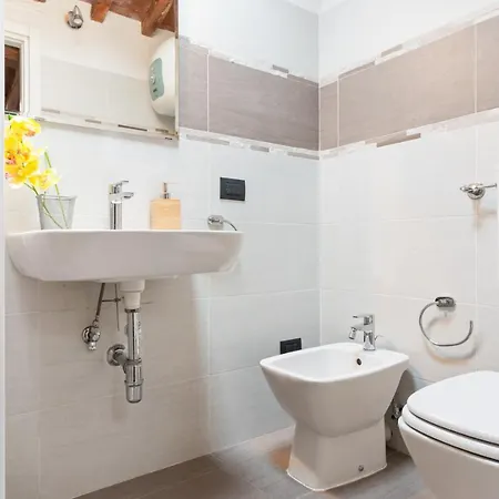 Guesthost - Modern Flat - 3 Mins From Duomo Square Firenze