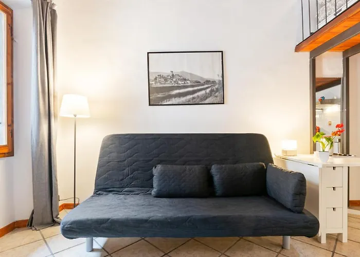 Guesthost - Modern Flat - 3 Mins From Duomo Square فلورنس
