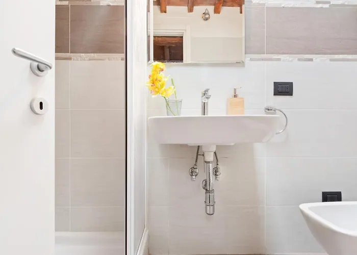 Guesthost - Modern Flat - 3 Mins From Duomo Square Florencie