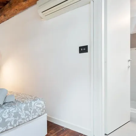 Guesthost - Modern Flat - 3 Mins From Duomo Square *