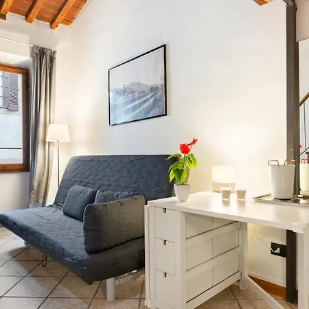 Guesthost - Modern Flat - 3 Mins From Duomo Square