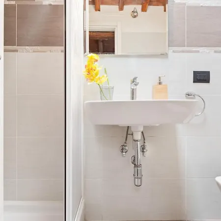 Guesthost - Modern Flat - 3 Mins From Duomo Square Florencia